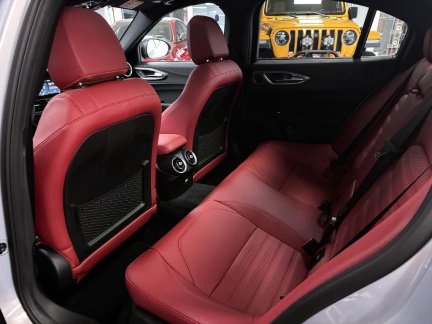 Alfa Romeo Giulia 2.0T 280k AT8 ZF Q4 4x4 Veloce *048*