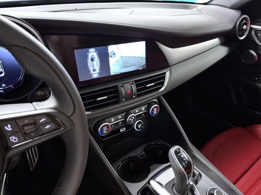 Alfa Romeo Giulia 2.0T 280k AT8 ZF Q4 4x4 Veloce *063*