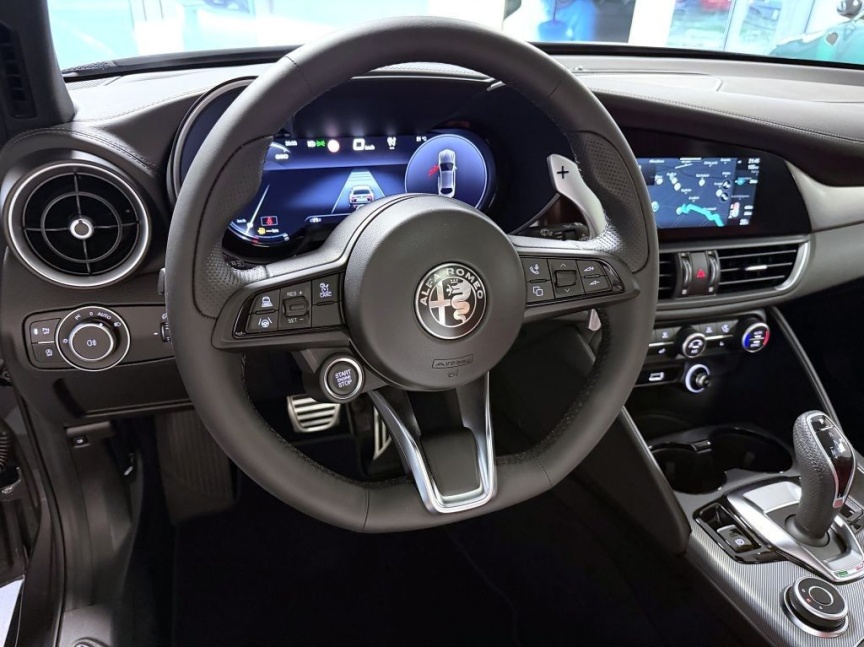 Alfa Romeo Giulia 2.0T 280k AT8 ZF Q4 4x4 Veloce *063*