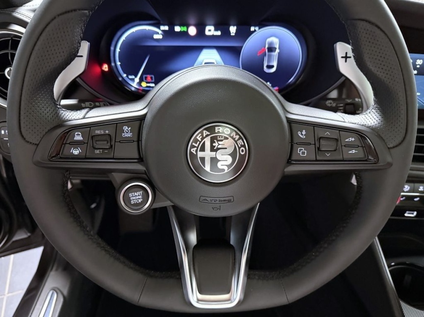 Alfa Romeo Giulia 2.0T 280k AT8 ZF Q4 4x4 Veloce *063*