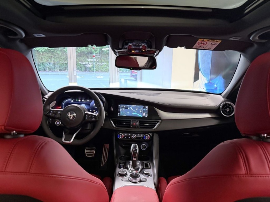 Alfa Romeo Giulia 2.0T 280k AT8 ZF Q4 4x4 Veloce *063*