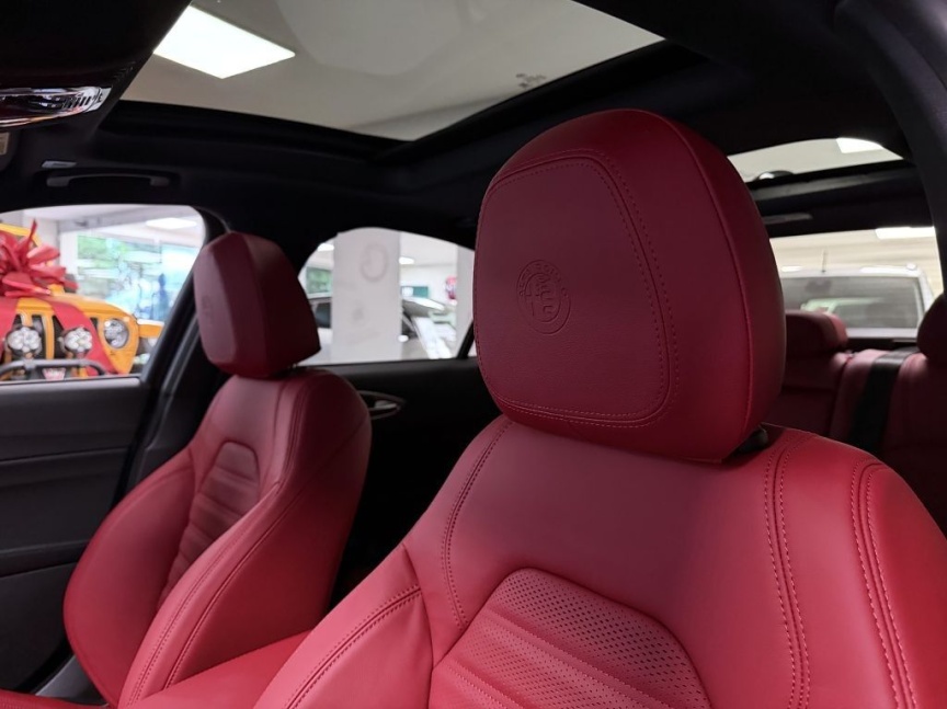 Alfa Romeo Giulia 2.0T 280k AT8 ZF Q4 4x4 Veloce *063*