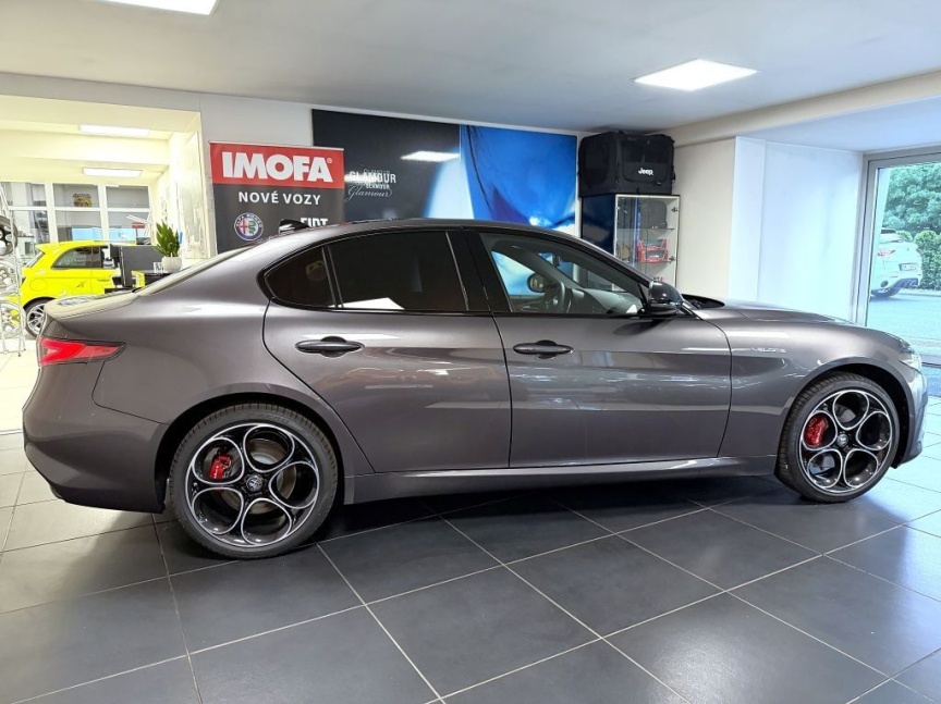 Alfa Romeo Giulia 2.0T 280k AT8 ZF Q4 4x4 Veloce *063*