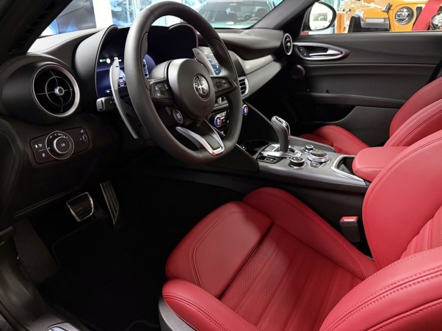Alfa Romeo Giulia 2.0T 280k AT8 ZF Q4 4x4 Veloce *063*