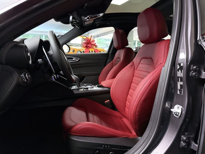 Alfa Romeo Giulia 2.0T 280k AT8 ZF Q4 4x4 Veloce *063*