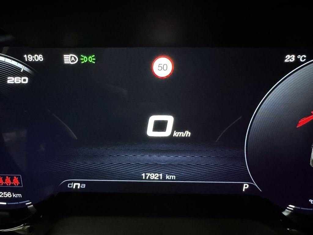Alfa Romeo Giulia 2.0T 280k AT8 ZF Q4 4x4 Veloce, reg. 09/2023
