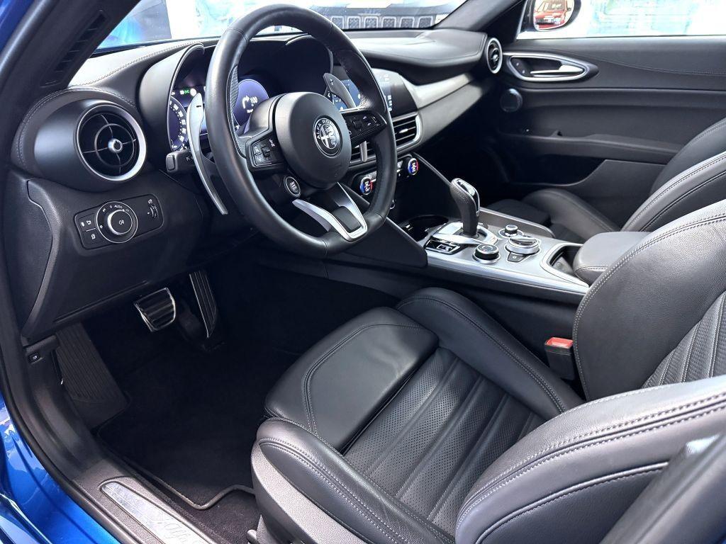 Alfa Romeo Giulia 2.0T 280k AT8 ZF Q4 4x4 Veloce, reg. 09/2023