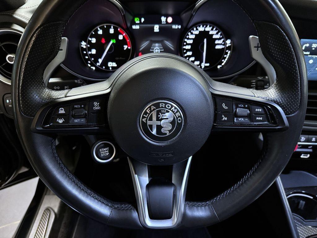 Alfa Romeo Giulia 2.0T 280k AT8 ZF Q4 4x4 Veloce TI, reg. 02/2021