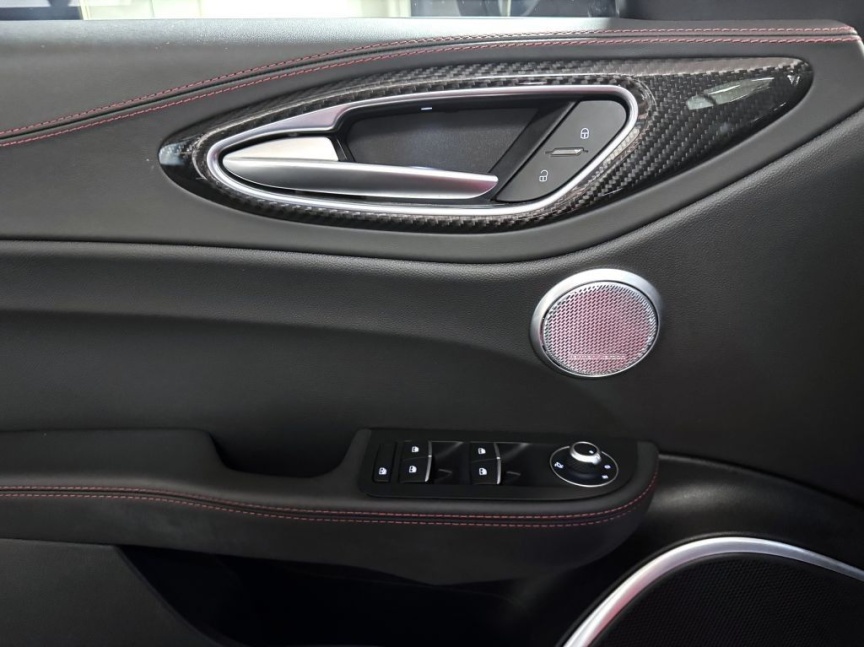 Alfa Romeo Giulia 2.0T 280k AT8 ZF Q4 4x4 Veloce TI