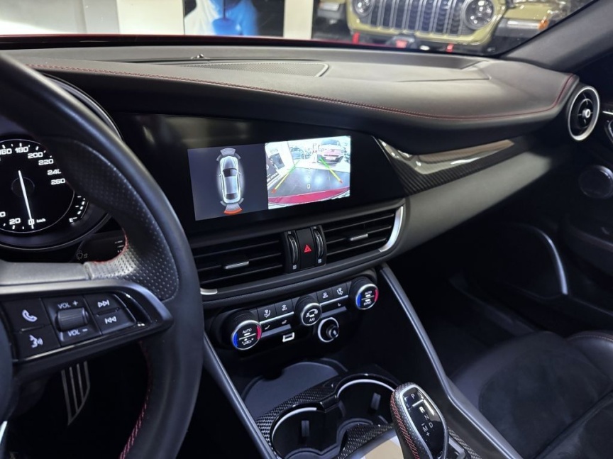 Alfa Romeo Giulia 2.0T 280k AT8 ZF Q4 4x4 Veloce TI