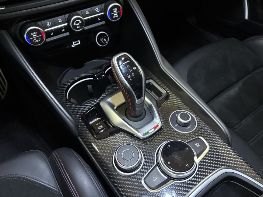 Alfa Romeo Giulia 2.0T 280k AT8 ZF Q4 4x4 Veloce TI