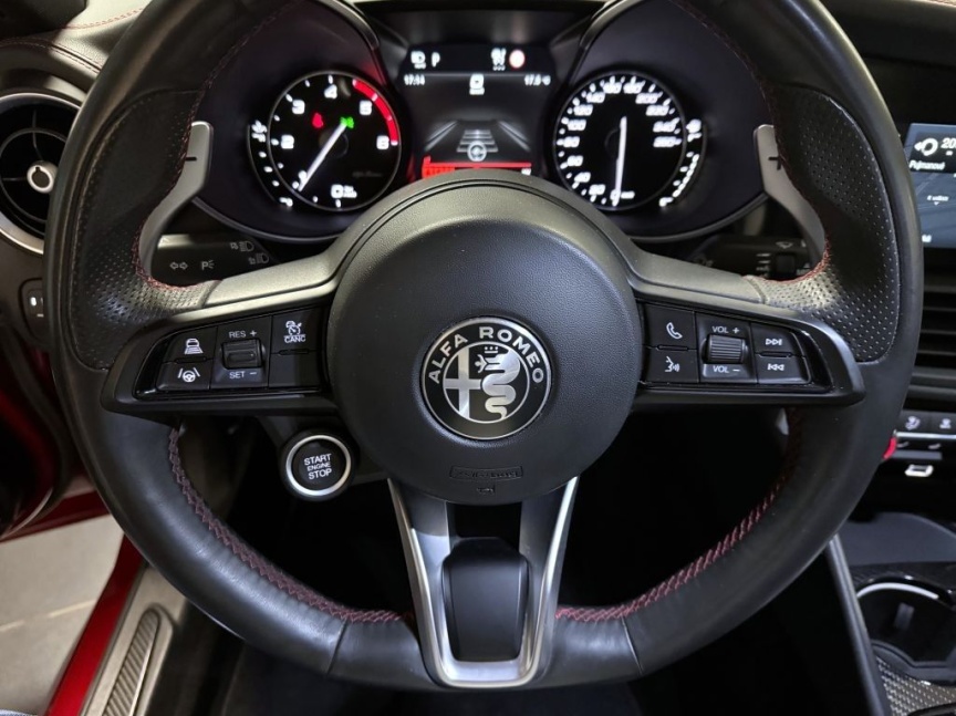 Alfa Romeo Giulia 2.0T 280k AT8 ZF Q4 4x4 Veloce TI