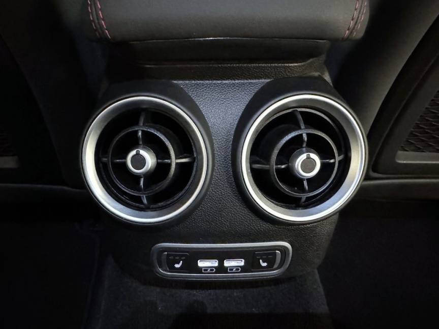 Alfa Romeo Giulia 2.0T 280k AT8 ZF Q4 4x4 Veloce TI