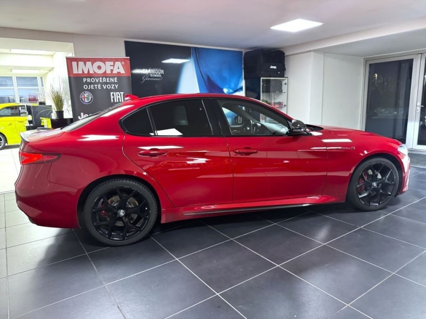 Alfa Romeo Giulia 2.0T 280k AT8 ZF Q4 4x4 Veloce TI
