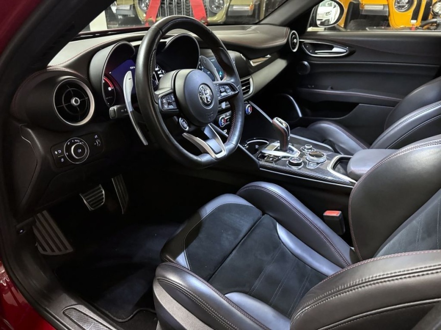 Alfa Romeo Giulia 2.0T 280k AT8 ZF Q4 4x4 Veloce TI