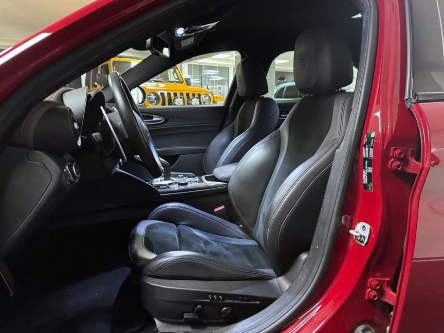 Alfa Romeo Giulia 2.0T 280k AT8 ZF Q4 4x4 Veloce TI