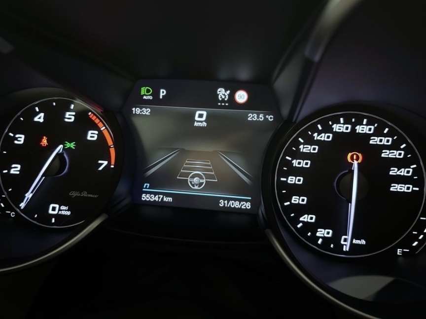 Alfa Romeo Giulia 2.0T 280k AT8 ZF Q4 4x4 Veloce