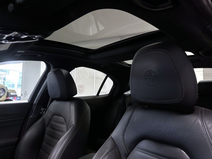 Alfa Romeo Giulia 2.0T 280k AT8 ZF Q4 4x4 Veloce