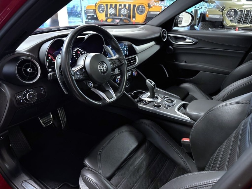 Alfa Romeo Giulia 2.0T 280k AT8 ZF Q4 4x4 Veloce