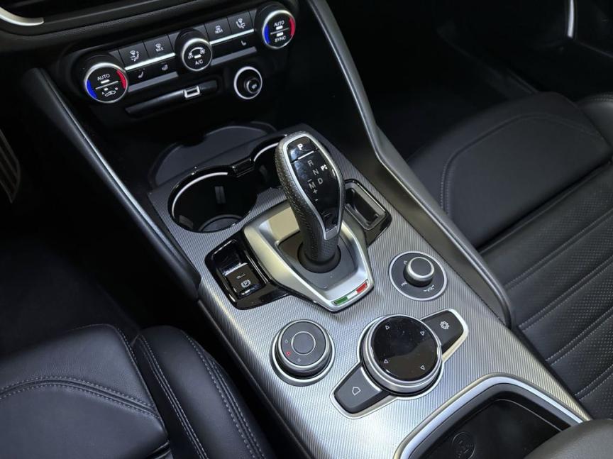 Alfa Romeo Giulia 2.0T 280k AT8 ZF Q4 4x4 Veloce