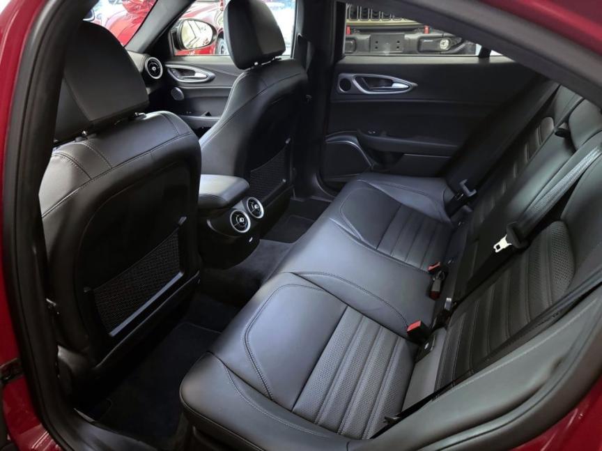 Alfa Romeo Giulia 2.0T 280k AT8 ZF Q4 4x4 Veloce