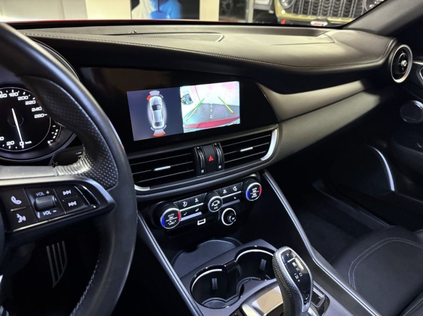 Alfa Romeo Giulia 2.0T 280k AT8 ZF Q4 4x4 Veloce