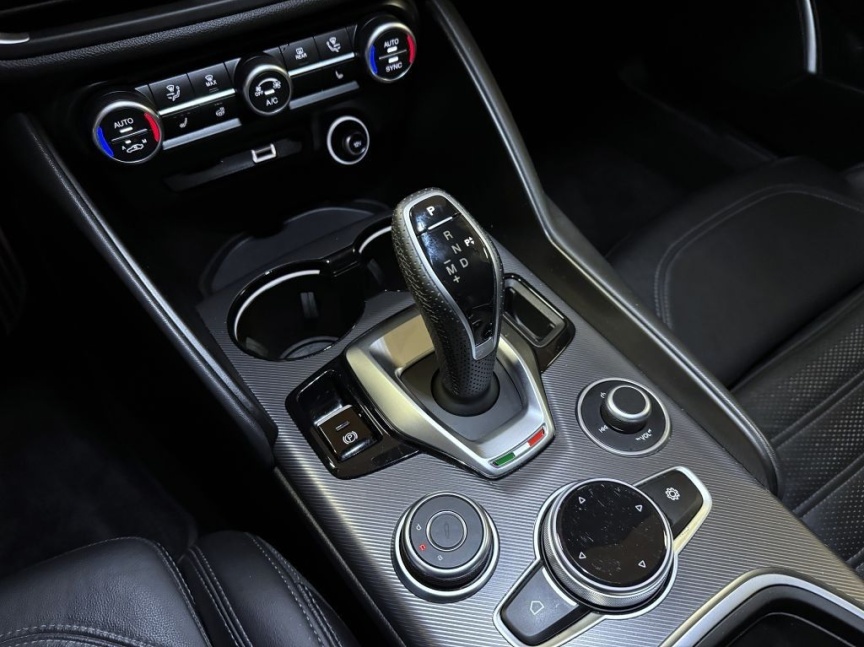 Alfa Romeo Giulia 2.0T 280k AT8 ZF Q4 4x4 Veloce