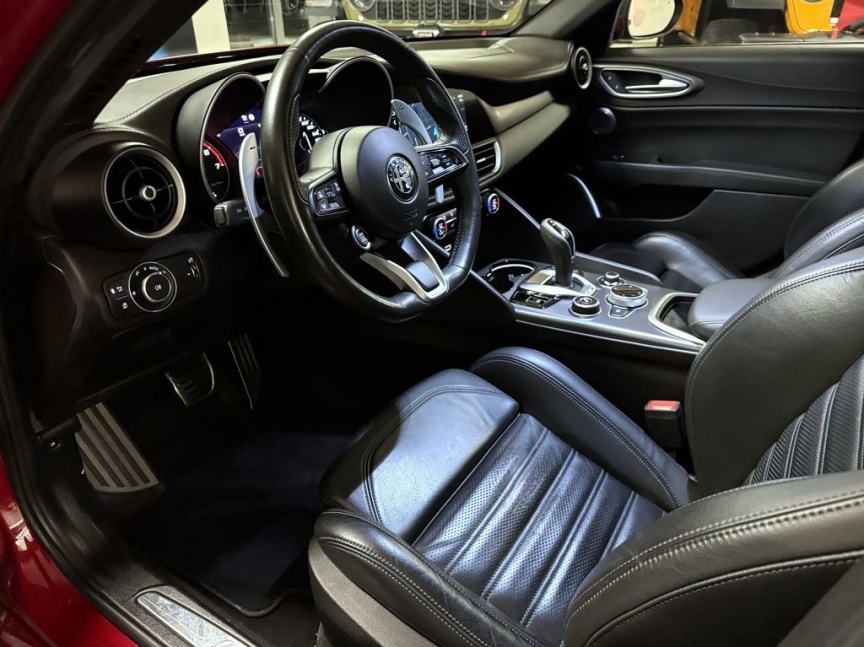 Alfa Romeo Giulia 2.0T 280k AT8 ZF Q4 4x4 Veloce