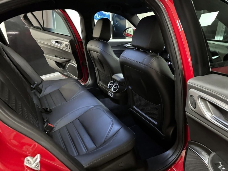 Alfa Romeo Giulia 2.0T 280k AT8 ZF Q4 4x4 Veloce