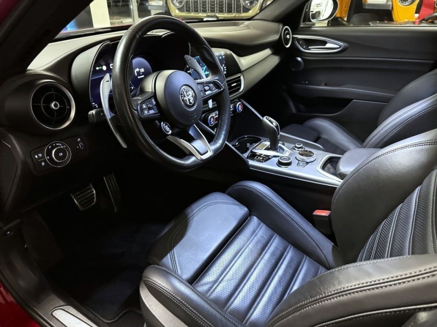 Alfa Romeo Giulia 2.0T 280k AT8 ZF Q4 4x4 Veloce