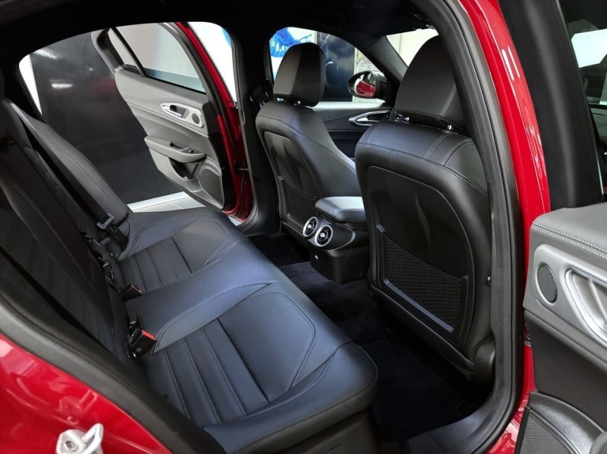 Alfa Romeo Giulia 2.0T 280k AT8 ZF Q4 4x4 Veloce