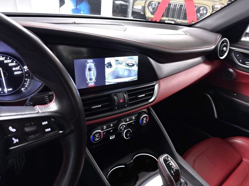 Alfa Romeo Giulia 2.0T 280k AT8 ZF Q4 4x4 Veloce