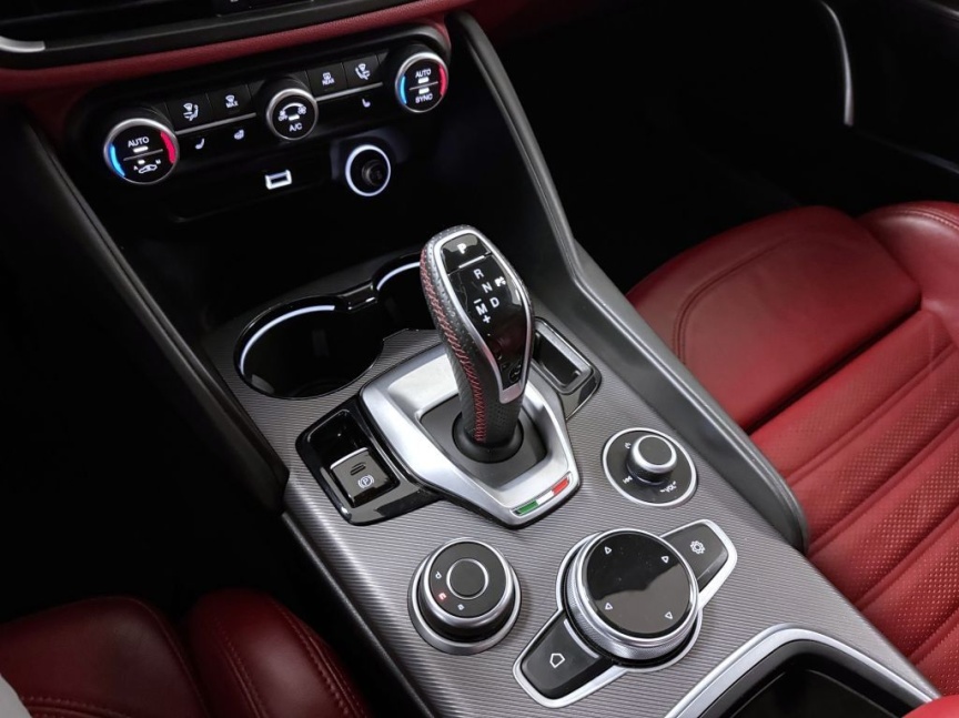 Alfa Romeo Giulia 2.0T 280k AT8 ZF Q4 4x4 Veloce