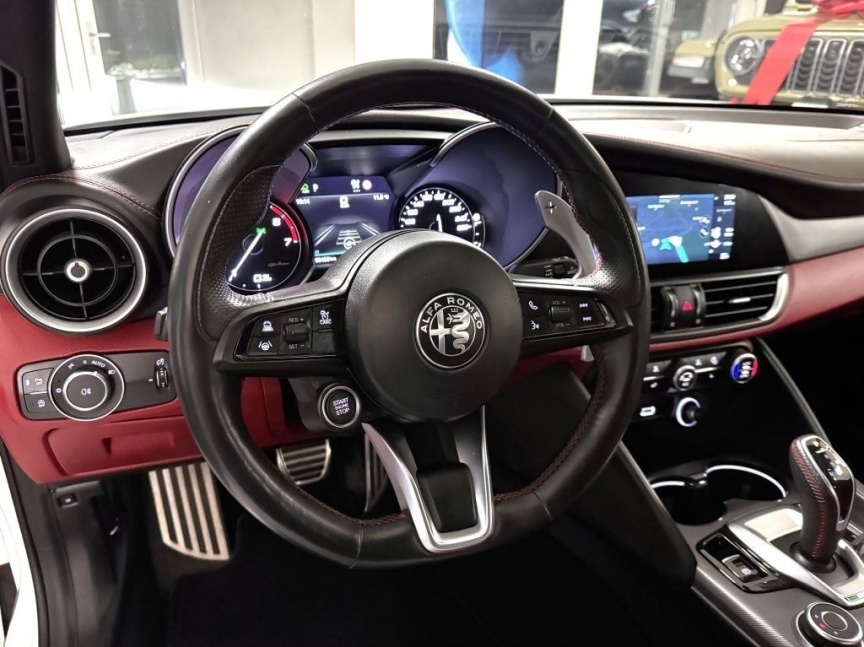 Alfa Romeo Giulia 2.0T 280k AT8 ZF Q4 4x4 Veloce