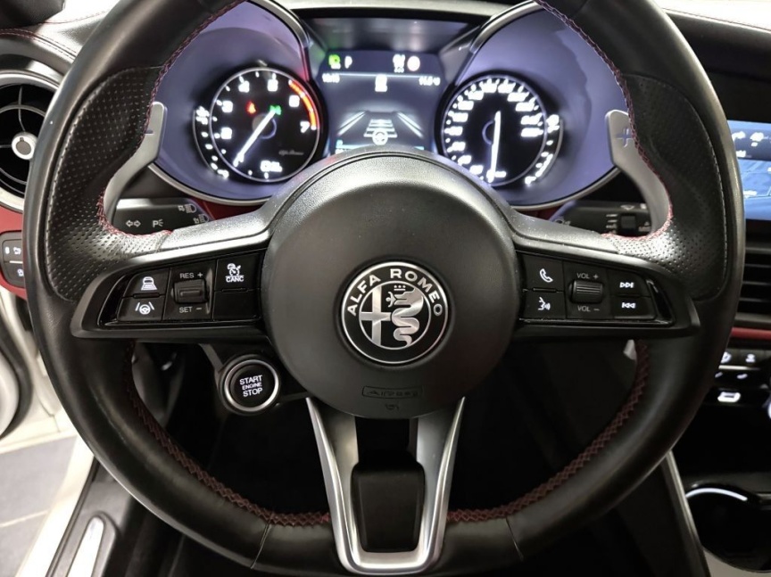 Alfa Romeo Giulia 2.0T 280k AT8 ZF Q4 4x4 Veloce