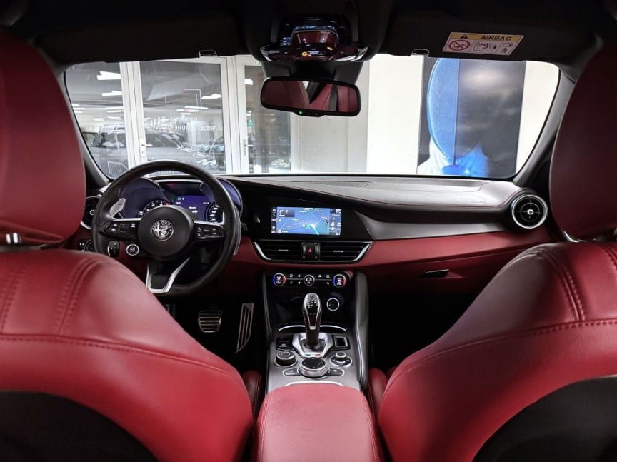 Alfa Romeo Giulia 2.0T 280k AT8 ZF Q4 4x4 Veloce