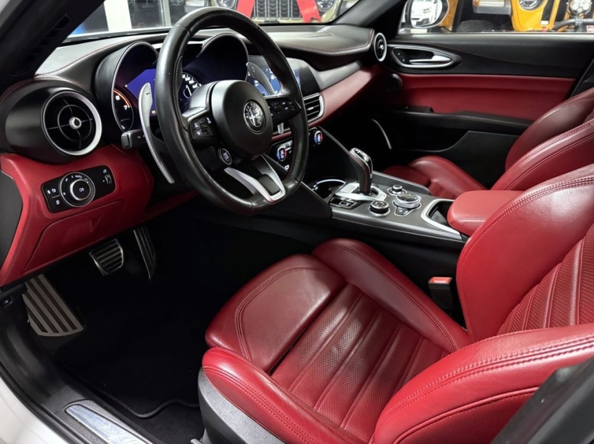 Alfa Romeo Giulia 2.0T 280k AT8 ZF Q4 4x4 Veloce