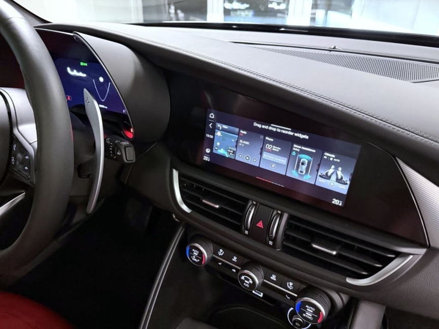 Alfa Romeo Giulia 2.0T 280k AT8 ZF Q4 4x4 Veloce