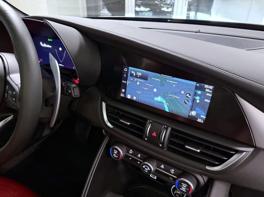 Alfa Romeo Giulia 2.0T 280k AT8 ZF Q4 4x4 Veloce