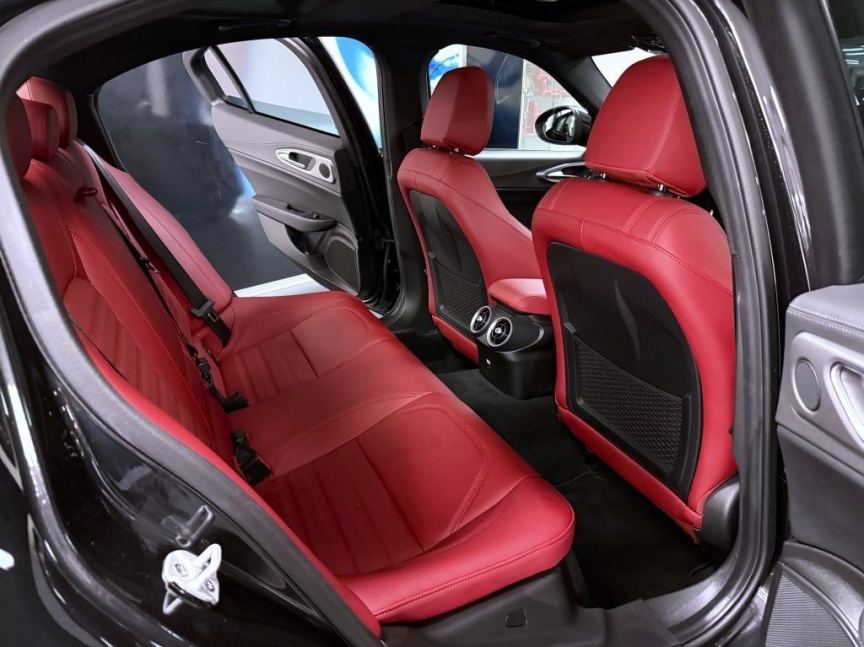 Alfa Romeo Giulia 2.0T 280k AT8 ZF Q4 4x4 Veloce