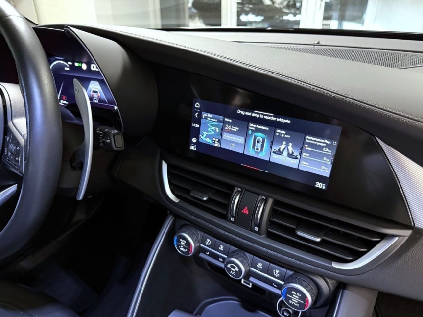 Alfa Romeo Giulia 2.0T 280k AT8 ZF Q4 4x4 Veloce