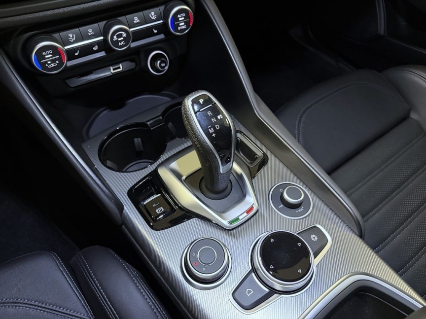 Alfa Romeo Giulia 2.0T 280k AT8 ZF Q4 4x4 Veloce