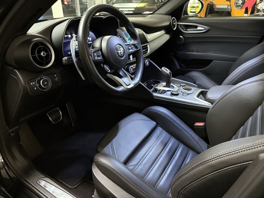 Alfa Romeo Giulia 2.0T 280k AT8 ZF Q4 4x4 Veloce