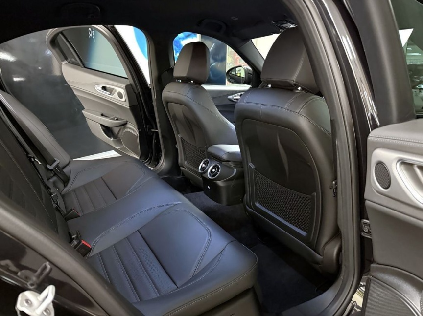 Alfa Romeo Giulia 2.0T 280k AT8 ZF Q4 4x4 Veloce