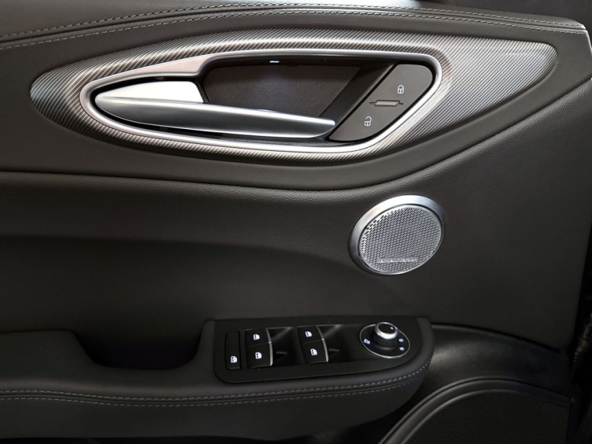 Alfa Romeo Giulia 2.0T 280k AT8 ZF Q4 4x4 Veloce