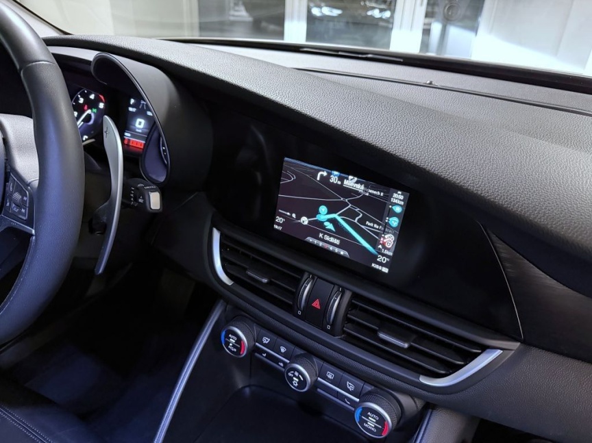 Alfa Romeo Giulia 2.2 JTD 150k AT8 ZF Super