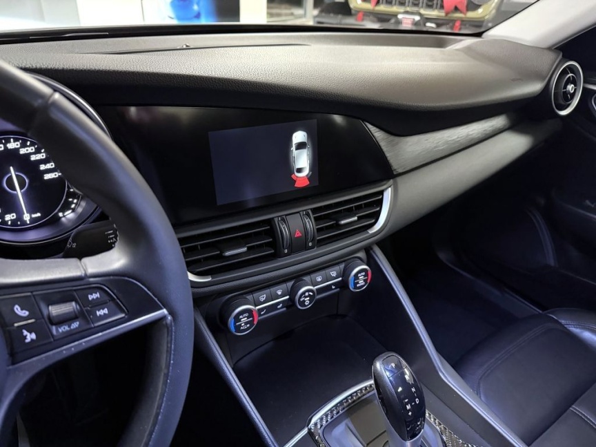 Alfa Romeo Giulia 2.2 JTD 150k AT8 ZF Super