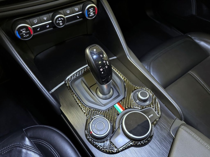 Alfa Romeo Giulia 2.2 JTD 150k AT8 ZF Super