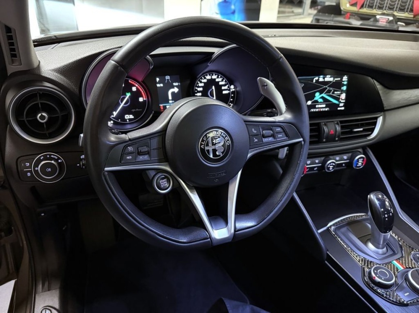 Alfa Romeo Giulia 2.2 JTD 150k AT8 ZF Super