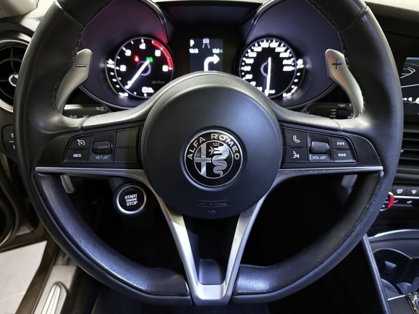 Alfa Romeo Giulia 2.2 JTD 150k AT8 ZF Super